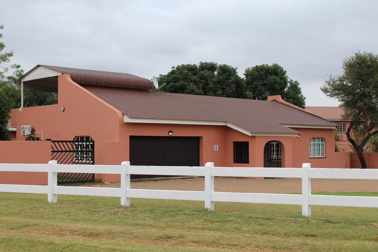 El Gran Chaparral Guest House Pretoria-Noord Exteriör bild